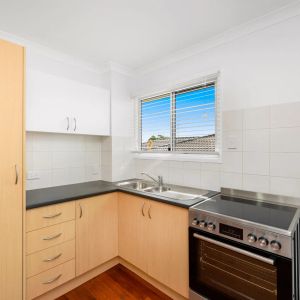 Clean & Tidy Unit in Amaroo Court - Photo 3