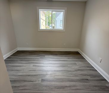 For Lease - 382 Burnhamthorpe Road Unit# Garden Suite, Toronto, Ont... - Photo 1