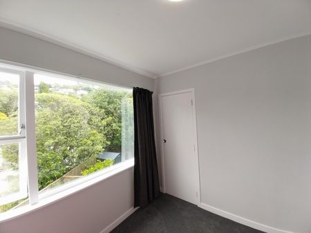 Sunny Fully Refurbished Flat in Newlands - Photo 4