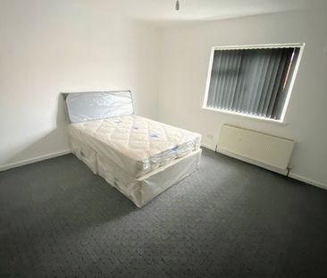 Room in a Shared House, Knowle Road, B11 - Photo 2