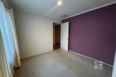 WELL PRESENTED FAMILY HOME IN A GREAT LOCATION - Photo 4