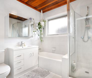 Three bedroom townhouse in leafy location! - Photo 2