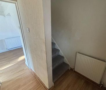 3 bedroom end of terrace house to rent - Photo 3