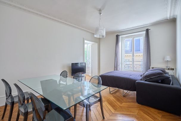 Appartement • Saint Philippe du Roule - Photo 1