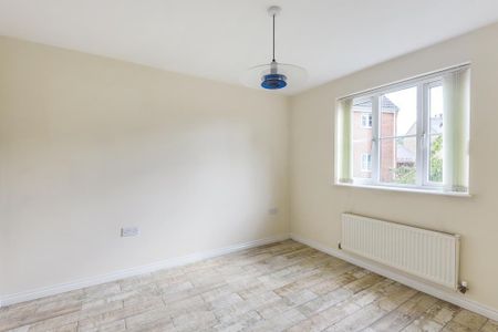 4 bedroom detached house to rent - Photo 3