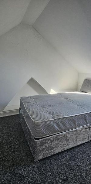 1 bedroom in a house share to rent - Photo 1