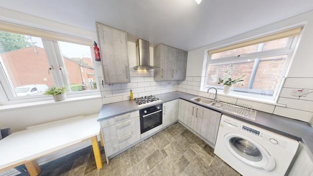 5 bedroom semi-detached house to rent - Photo 1