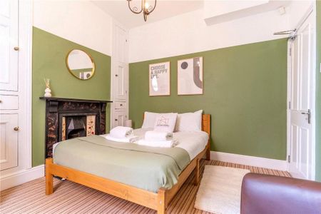 4 bedroom end of terrace house to rent - Photo 3