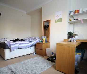 5 bedroom end of terrace house to rent - Photo 5