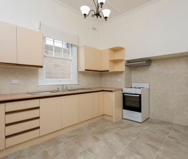 22 Stuart Street, Moonee Ponds VIC 3039 - Photo 2