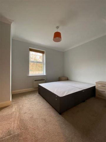 2 bedroom Flat To Let - Photo 3