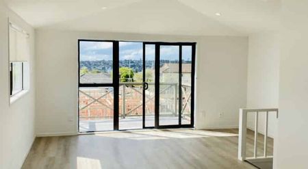 BLOCKHOUSE BAY, 3 BEDROOMS - Photo 5