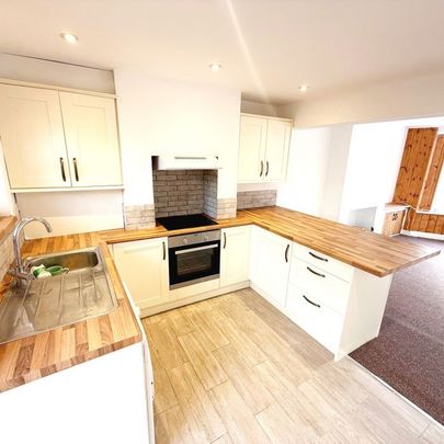 2 Bedroom House, High Street, Portslade - Photo 1