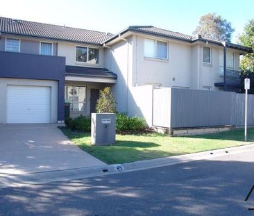 Modern 3-Bedroom Townhouse in Sought-After Mornington Estate - Photo 3
