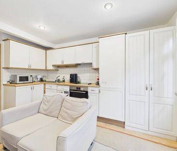 1 bedroom Studio in Mill Close, Wokingham - Photo 5