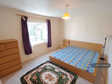 3 bedroom flat to rent - Photo 3