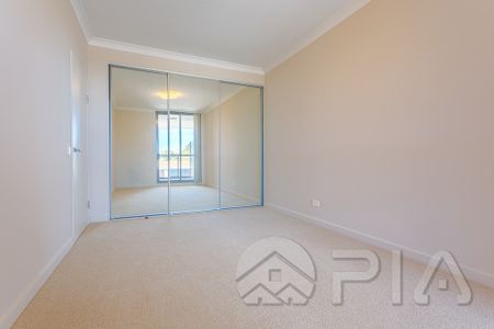 Spacious 2 Bedrooms Apartment In Prime Location For Lease!! - Photo 3