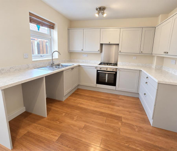 3 bedroom semi-detached house to rent - Photo 5