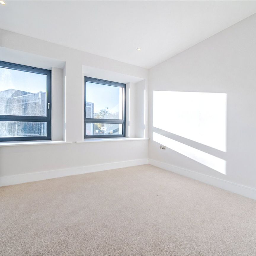 Cockfosters Road, EN4, London - Photo 1