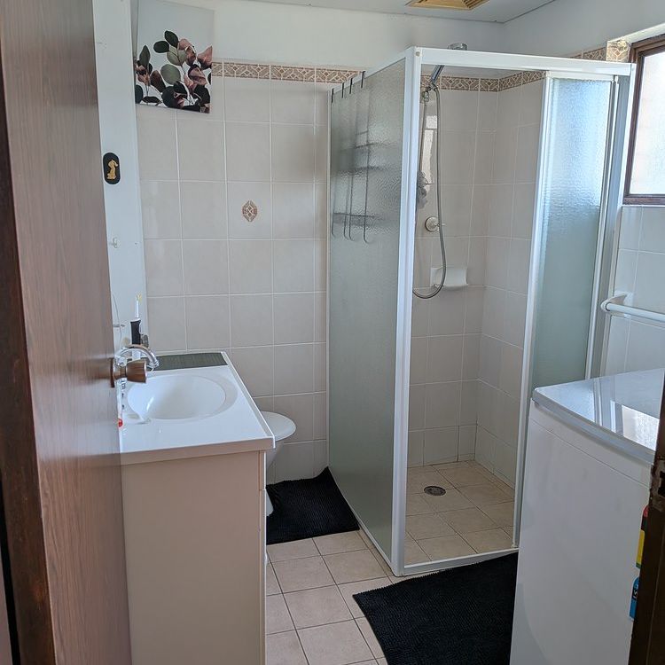 3-bedroom shared unit, Princes Highway - Photo 1