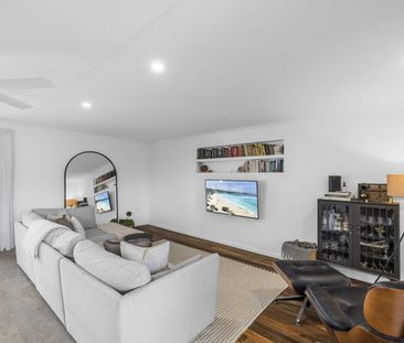 Stylish 3 bedroom home near Dicky Beach!! - Photo 3