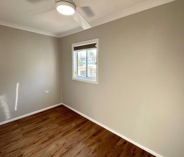 Renovated 3 Bedroom 1 Bathroom Unfurnished Apartment! - Photo 3