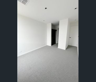 Stylish, Low-Maintenance Living on the City Fringe - Photo 1