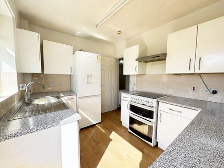 2 bedroom semi-detached house to rent - Photo 5