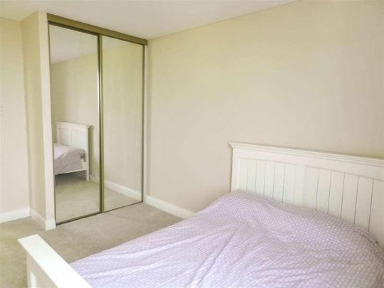 Bramlands Close, Battersea, London, SW11 - Photo 1