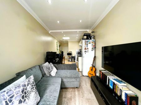 1 bed Ground Floor Flat for Rent - Photo 2