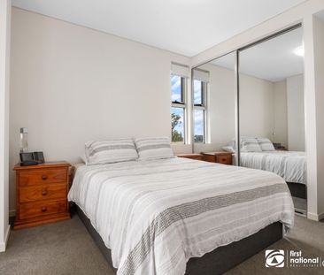 Convenient and contemporary living! - Photo 2