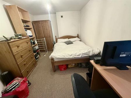 3 bedroom flat to rent - Photo 2