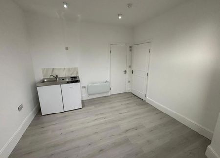 Studio Flat, Colville Road, E11 - Photo 3