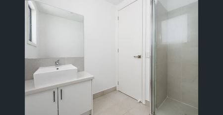 Modern 2 Bedroom Residence For Rent Just Moments To Everything! - Photo 5