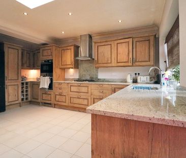 St Brides Avenue, Edgware, HA8 - Photo 2