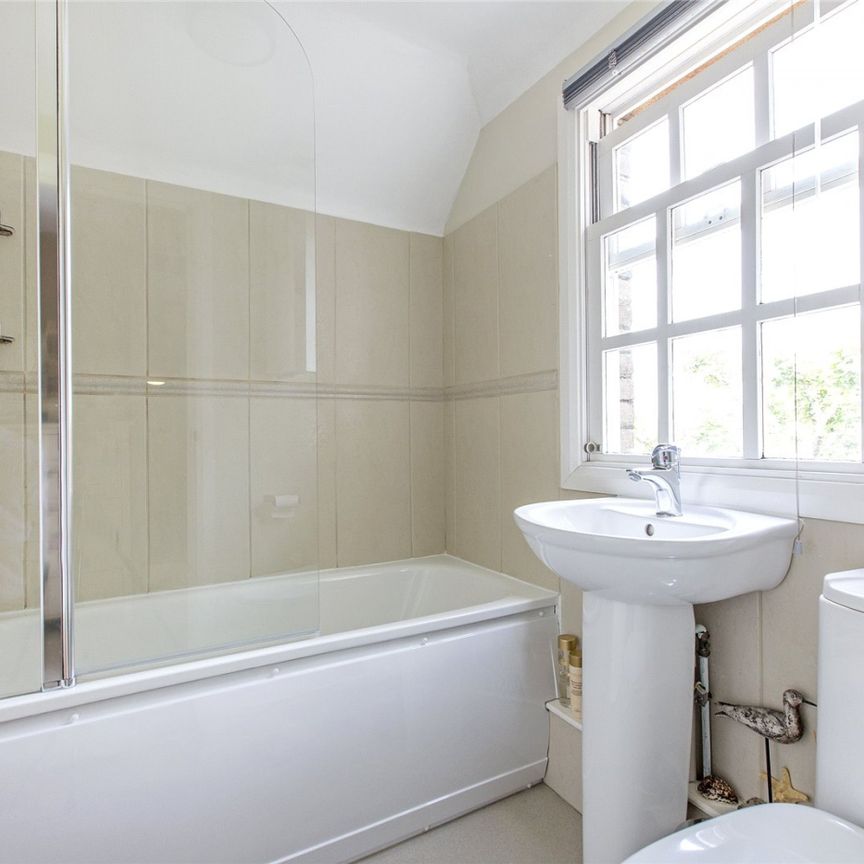 Bowyer House, 14 Slievemore Close, SW4 - Photo 1