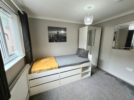 1 bedroom in a house share to rent - Photo 2
