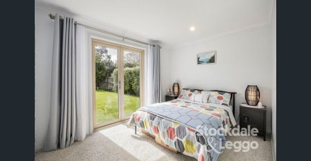 Relaxed Coastal Living Minutes From The Water - Photo 3