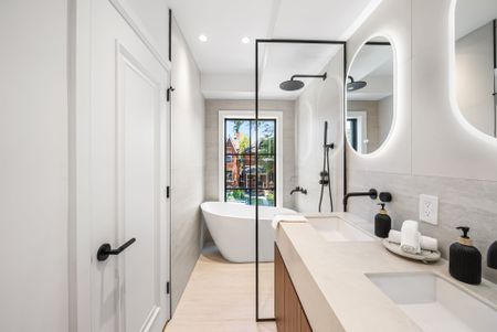 For Lease - 72 Montrose Avenue, Toronto, Ontario - Photo 4