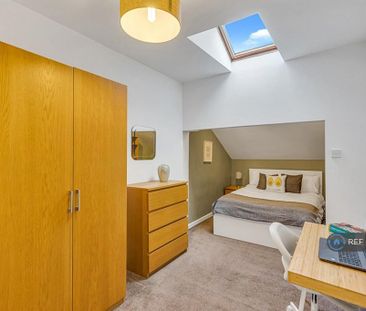 1 bedroom in a house share to rent - Photo 2