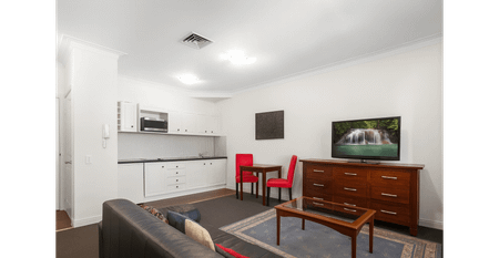 Furnished One Bedroom Apartment - Walk to Central Station & Woolworths Metro - Photo 4