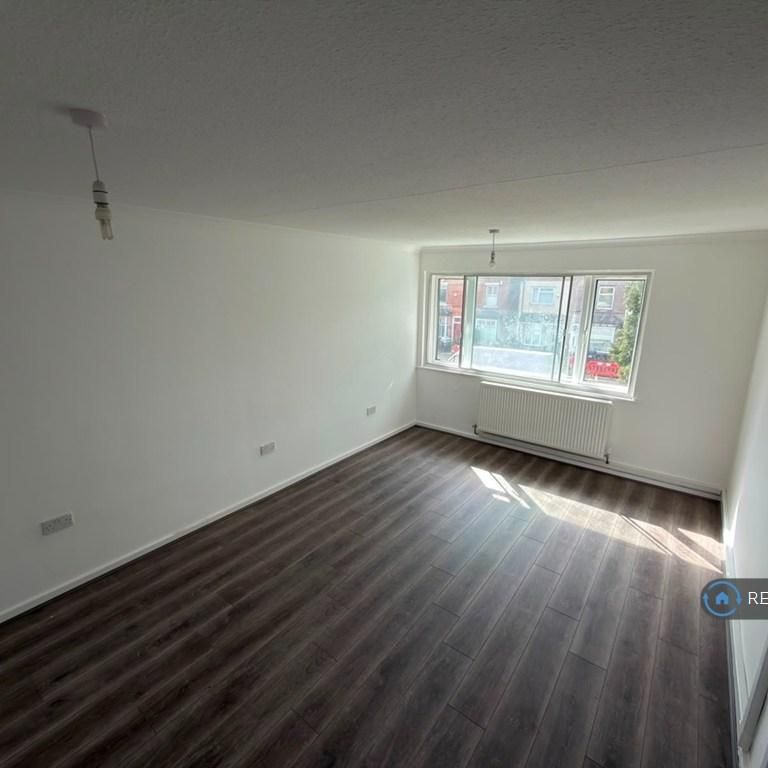 2 bedroom maisonette to rent - Photo 1
