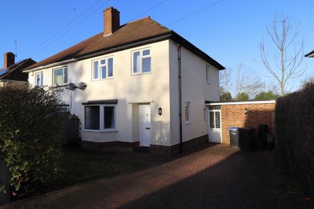 3 bedroom semi-detached house to rent - Photo 2
