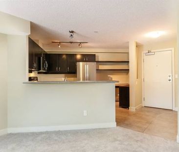 Spacious 2bd, 2bath by Gateway Skytrain - Photo 3