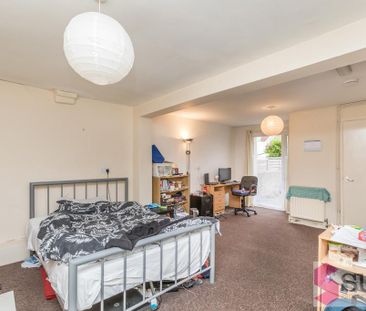 5 bedroom terraced house to rent - Photo 5