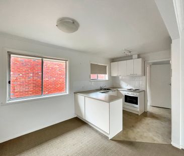 2/339 Pakington Street, Newtown - Photo 2