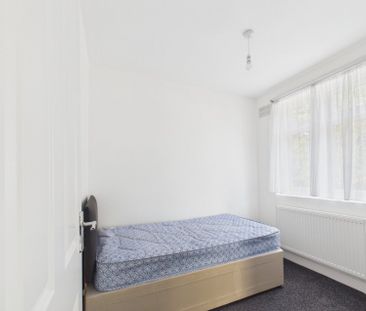 Fernside Avenue, Feltham,TW13 - Photo 5