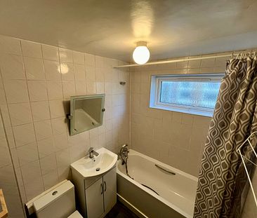 2 bed flat to rent in Claybury, Bushey, WD23 - Photo 1