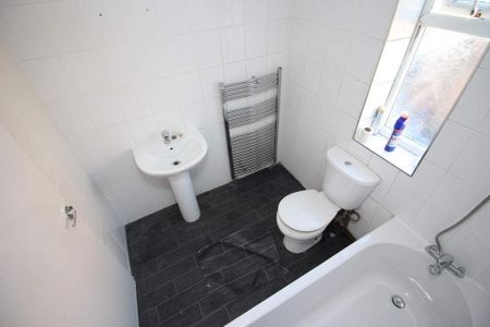 2 bedroom semi-detached house to rent - Photo 3