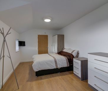 7 Bed Flat, Stonemasons Close, L7 - Photo 6